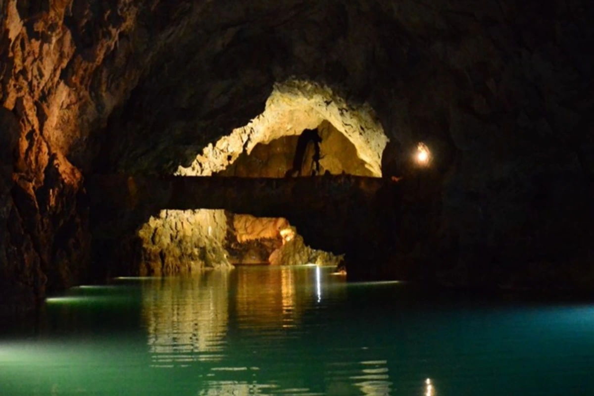 مغارة ألتن بشيك في انطاليا